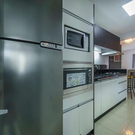 Aluguel Apartamento 2 Quartos Com Piscina บอมบินญัส ภายนอก รูปภาพ